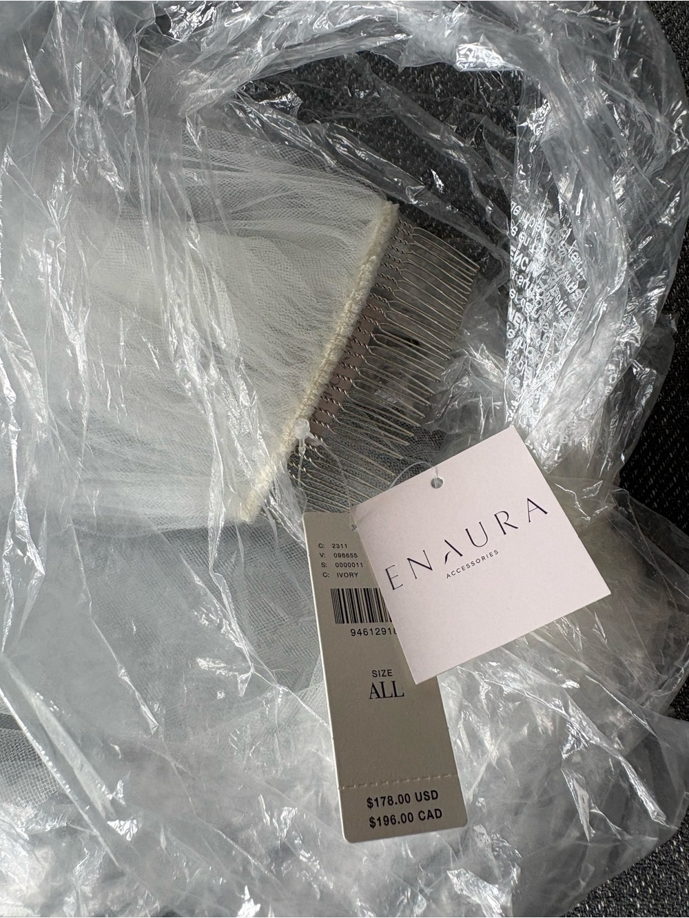 Anthropologie BHLDN Magdelena Cathedral Veil
- Elegant Long Tulle Veil - Picture 4 of 7